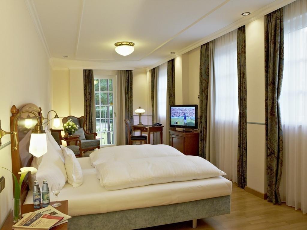 Allee Hotel ノイシュタット・アン・デア・アイシュ エクステリア 写真