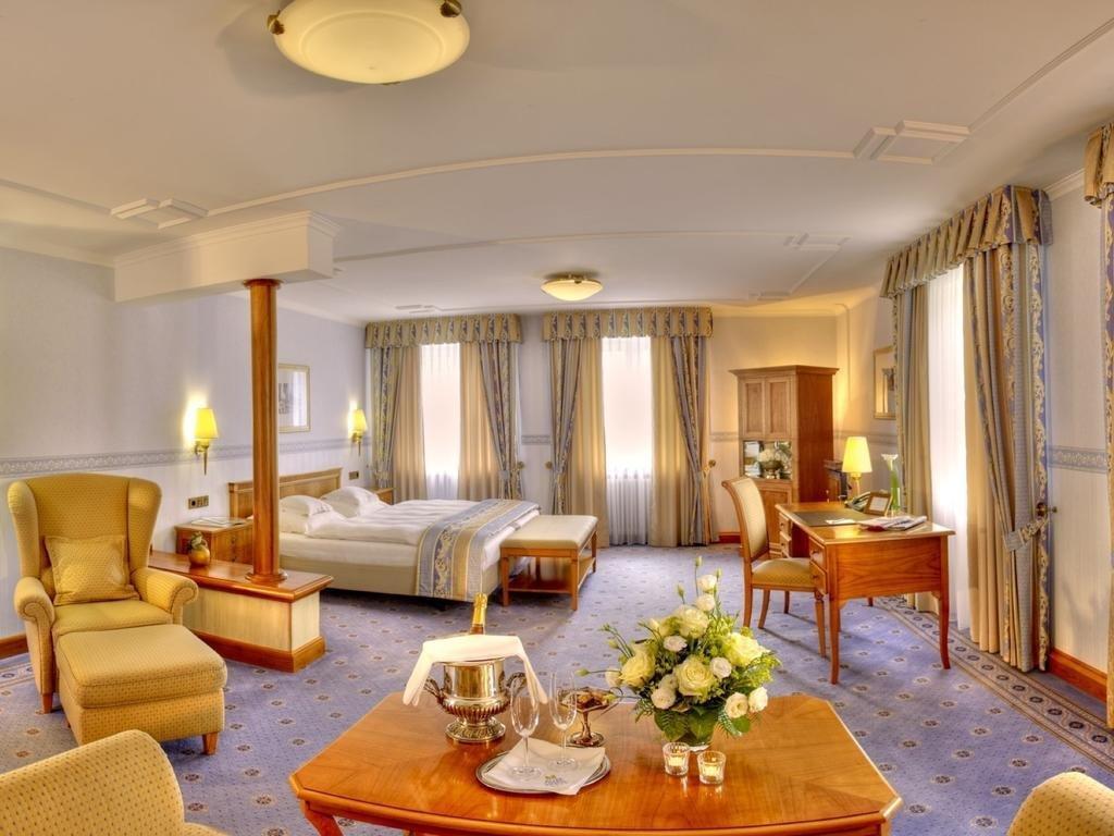 Allee Hotel ノイシュタット・アン・デア・アイシュ エクステリア 写真