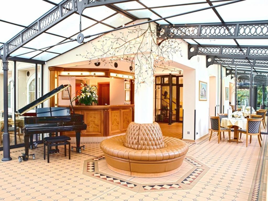 Allee Hotel ノイシュタット・アン・デア・アイシュ エクステリア 写真