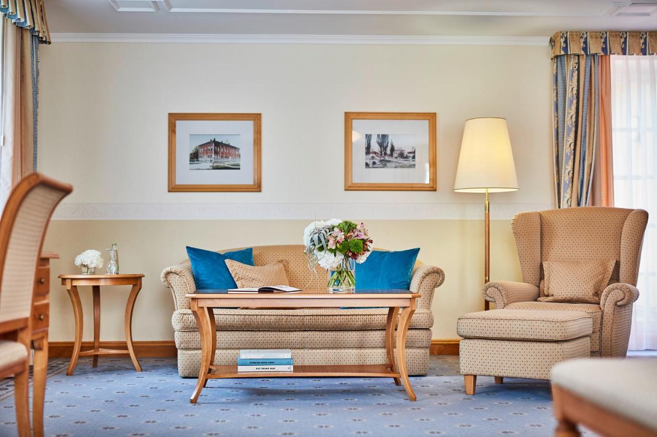 Allee Hotel ノイシュタット・アン・デア・アイシュ エクステリア 写真